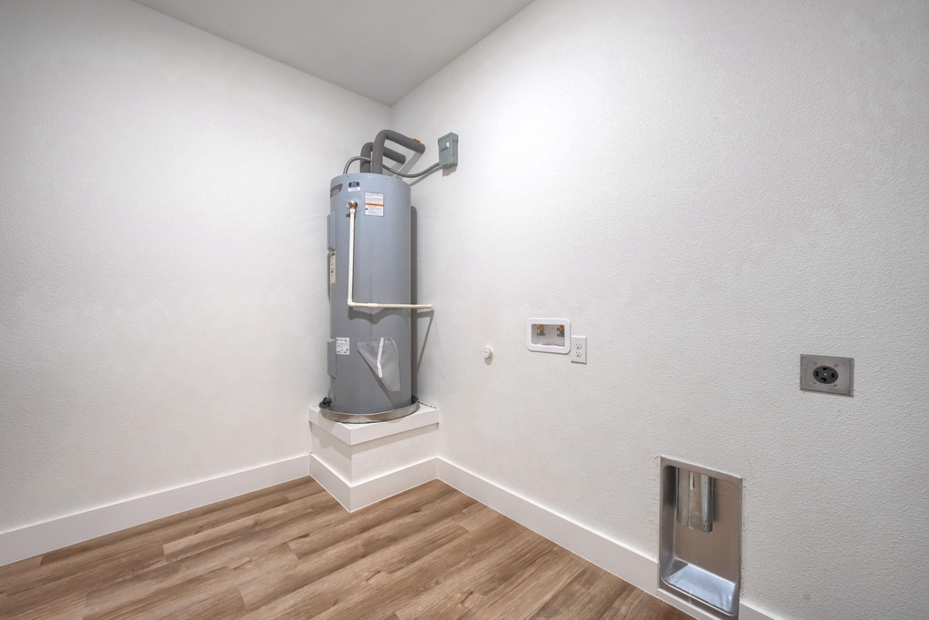 3323 Howard Street - Photo 15