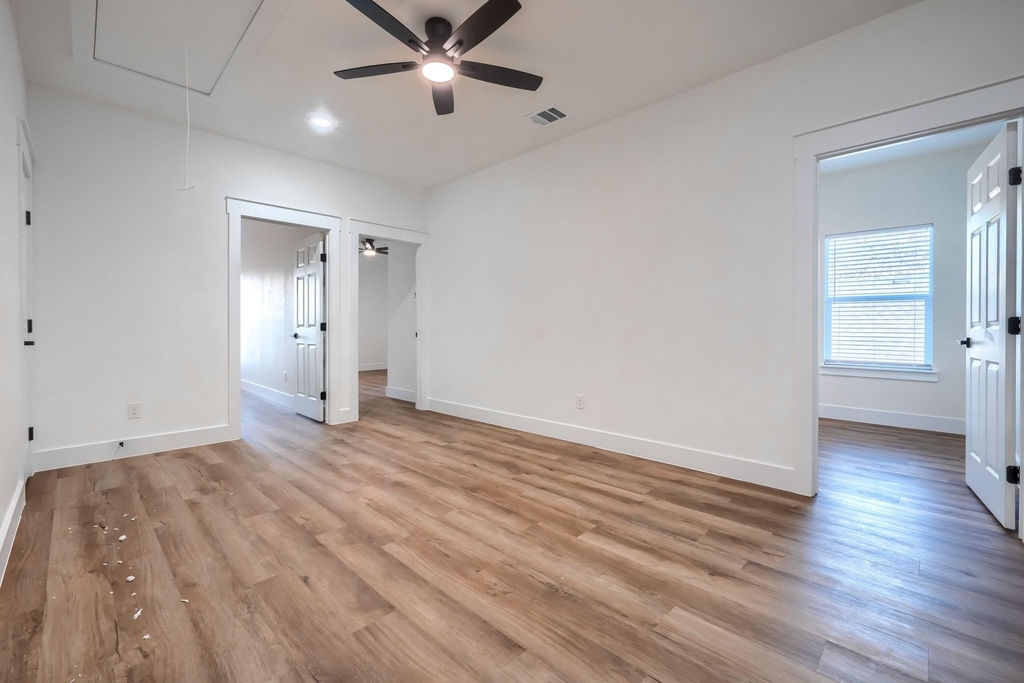 3323 Howard Street - Photo 17