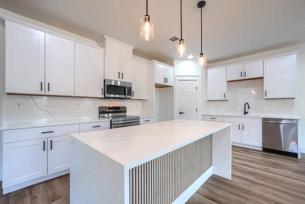 3323 Howard Street - Photo 5