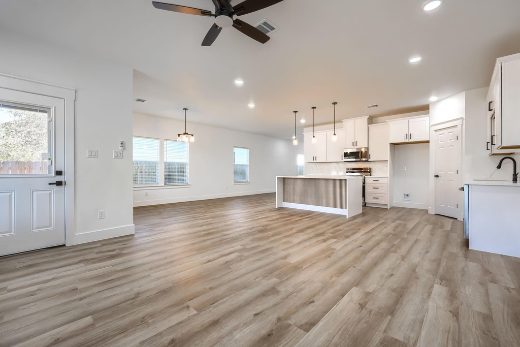 3323 Howard Street - Photo 11
