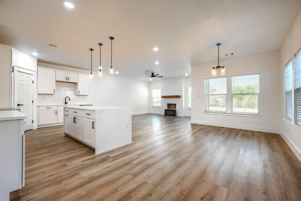 3323 Howard Street - Photo 3