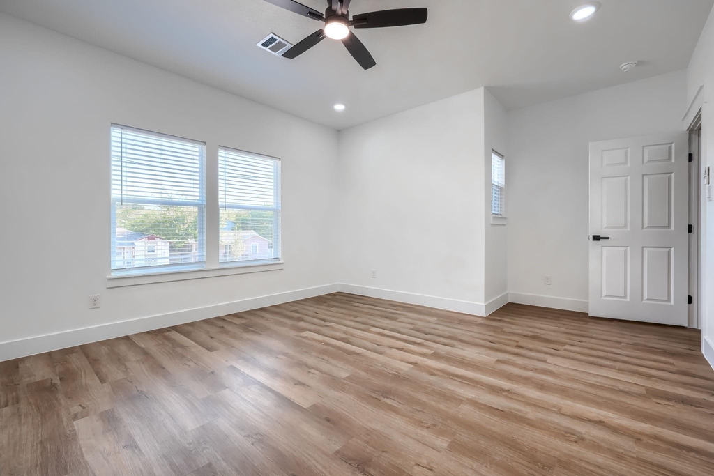 3323 Howard Street - Photo 25
