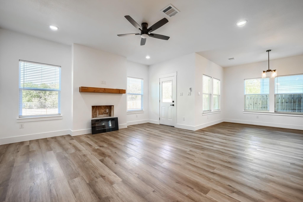 3323 Howard Street - Photo 10