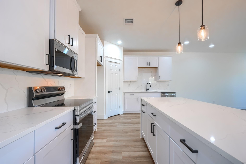 3323 Howard Street - Photo 6