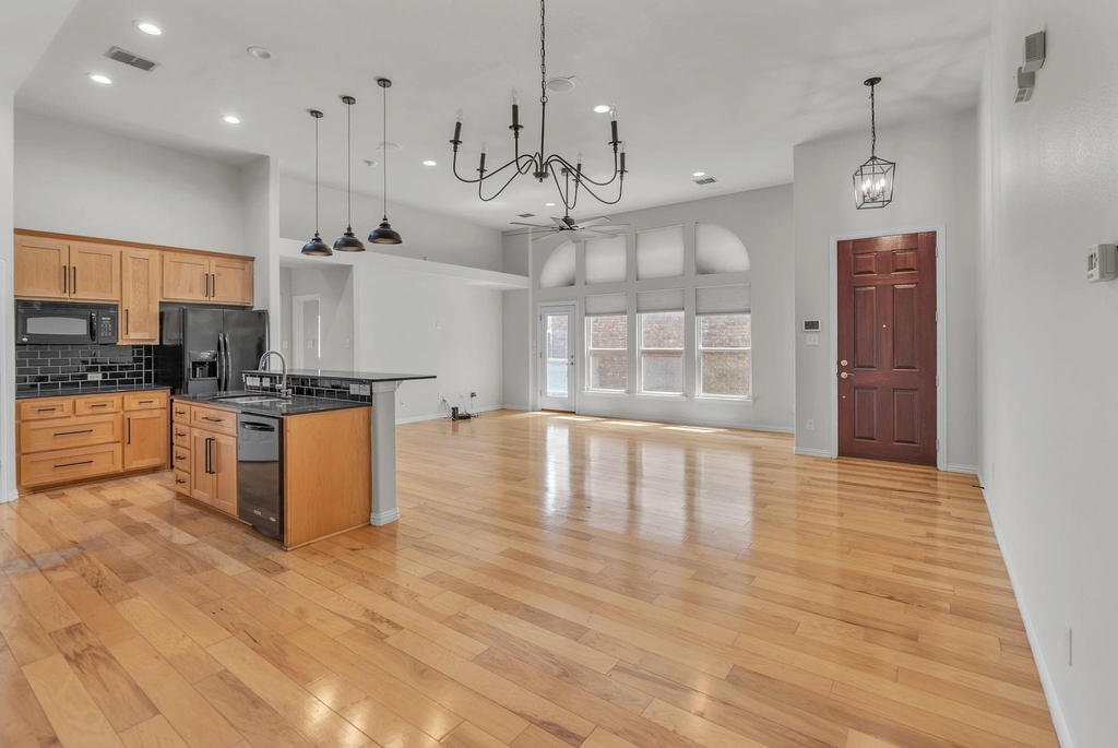 9129 Cottonwood Village Drive - Photo 4
