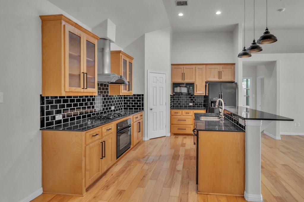 9129 Cottonwood Village Drive - Photo 3
