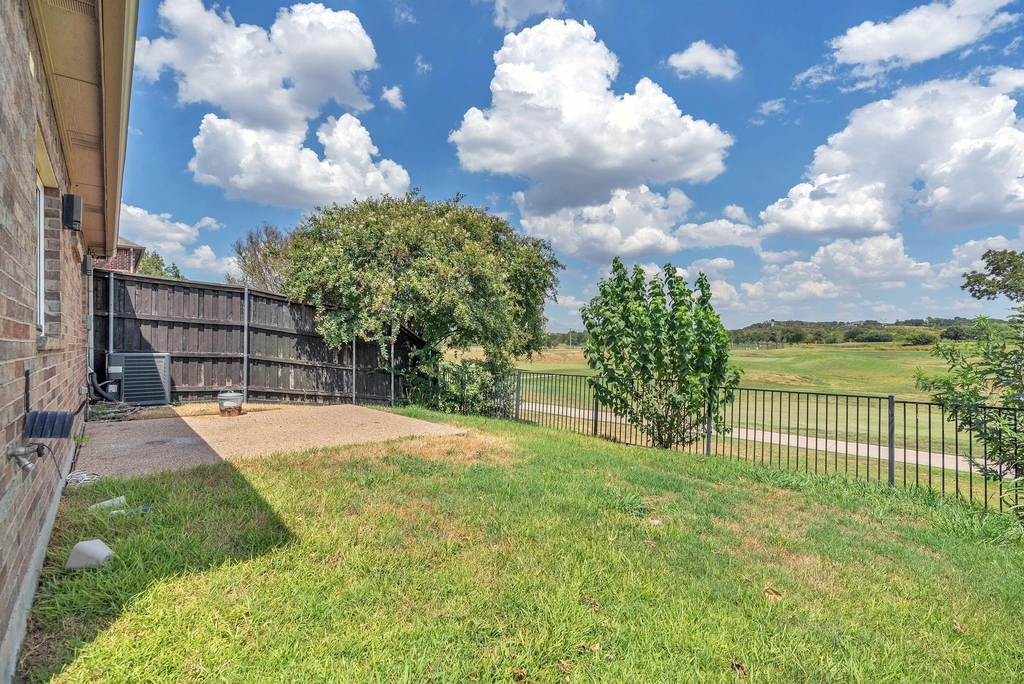 9129 Cottonwood Village Drive - Photo 16