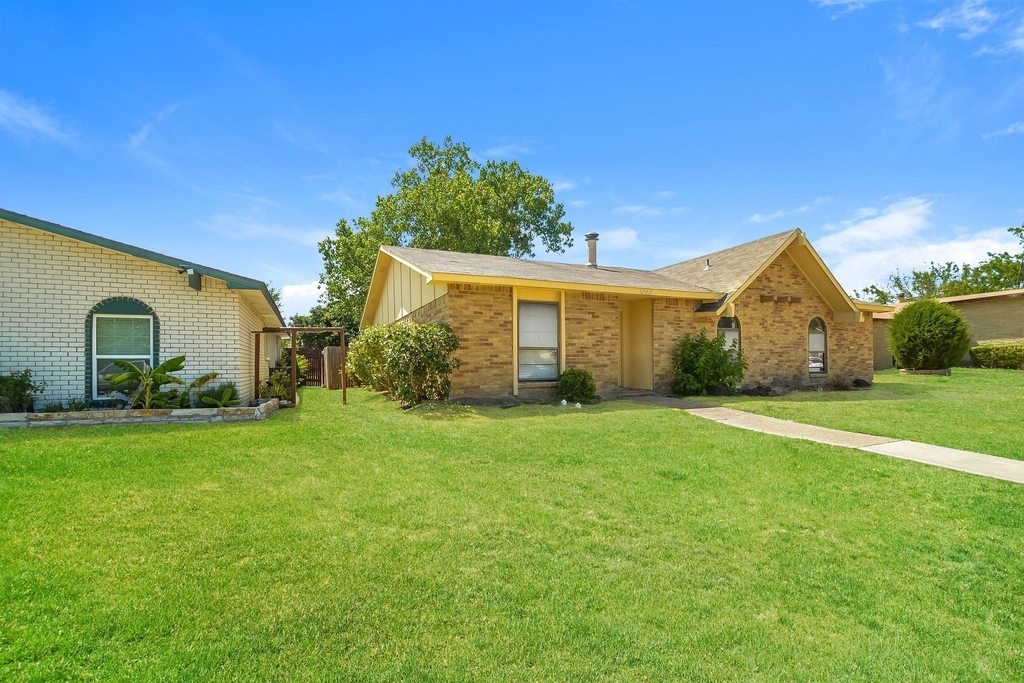 5702 Magnolia Lane - Photo 1
