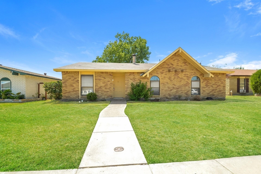 5702 Magnolia Lane - Photo 0
