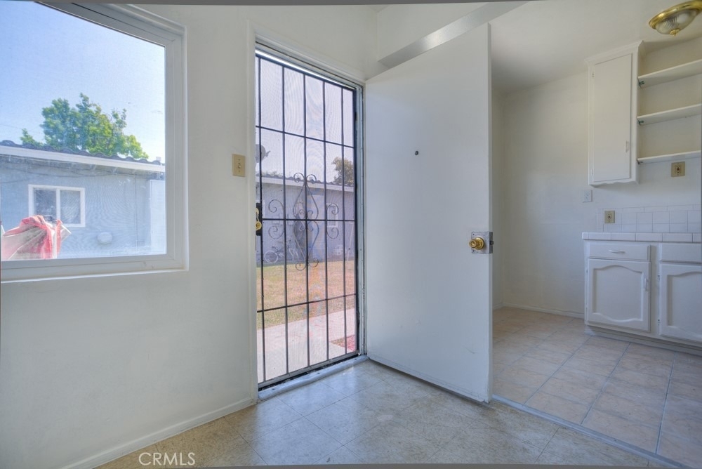 1003 Simmons Ave - Photo 3