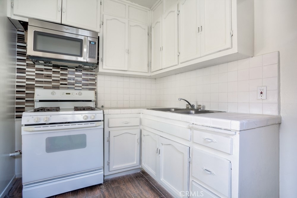 1003 Simmons Ave - Photo 11