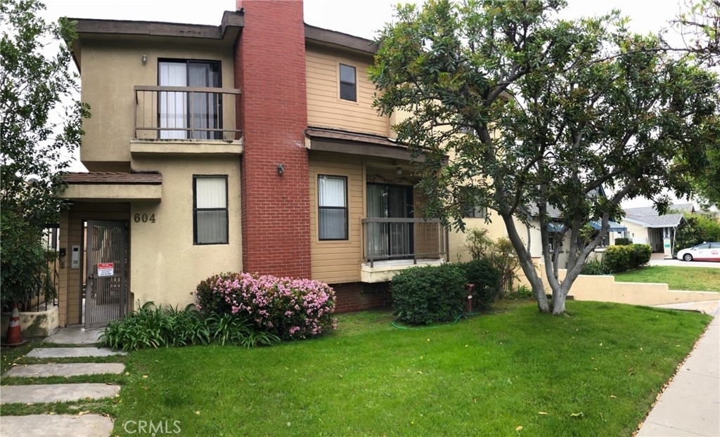 604 W Milford Street - Photo 0