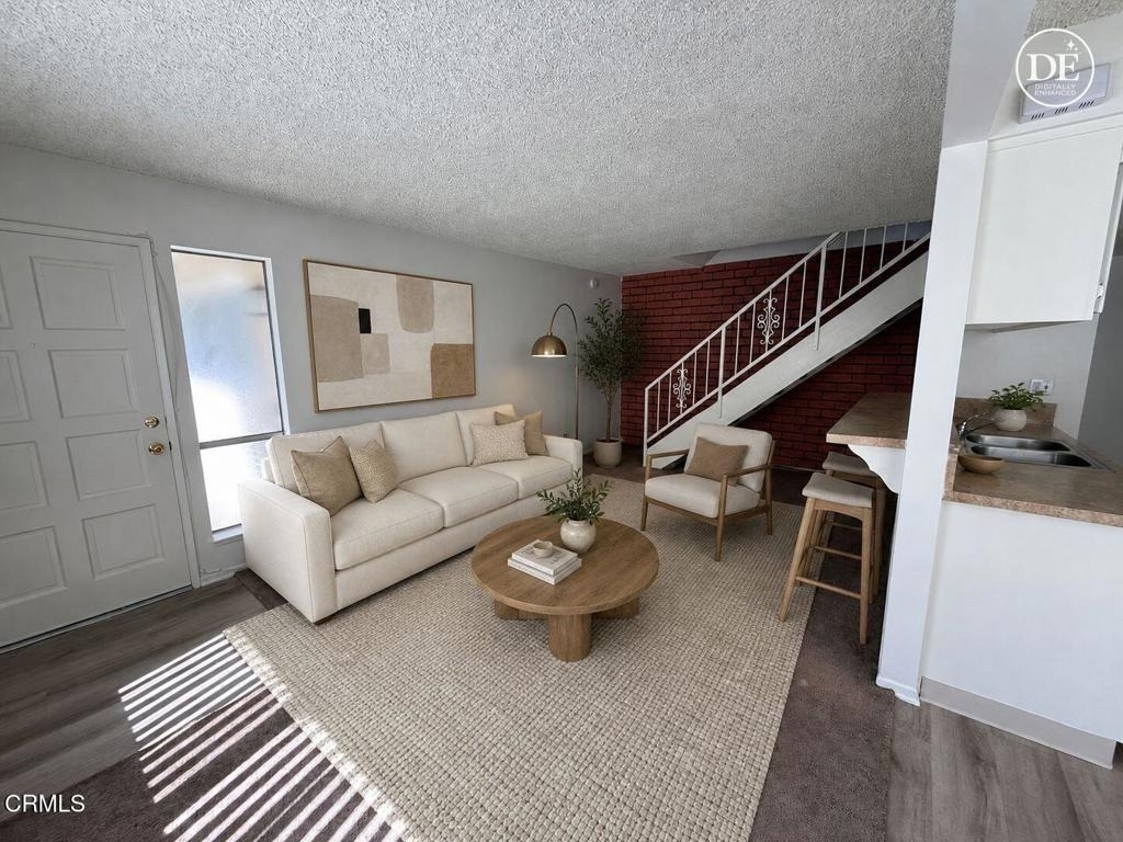 752 W Hemlock Street - Photo 3