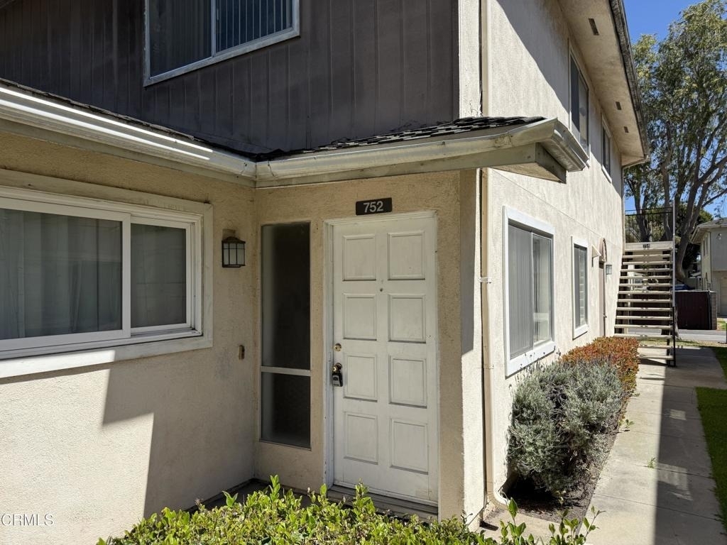 752 W Hemlock Street - Photo 0