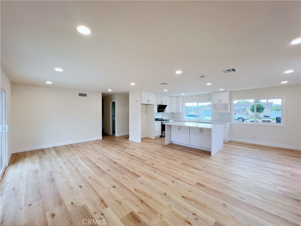 5261 Raintree St - Photo 7