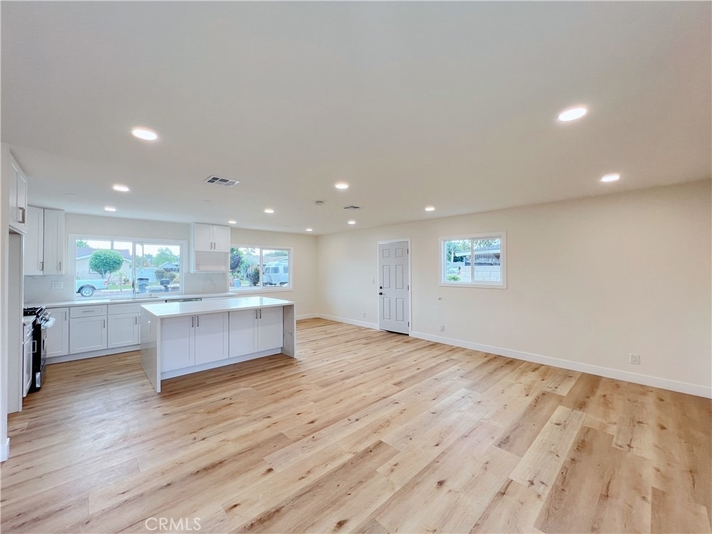 5261 Raintree St - Photo 6