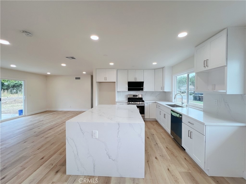 5261 Raintree St - Photo 5