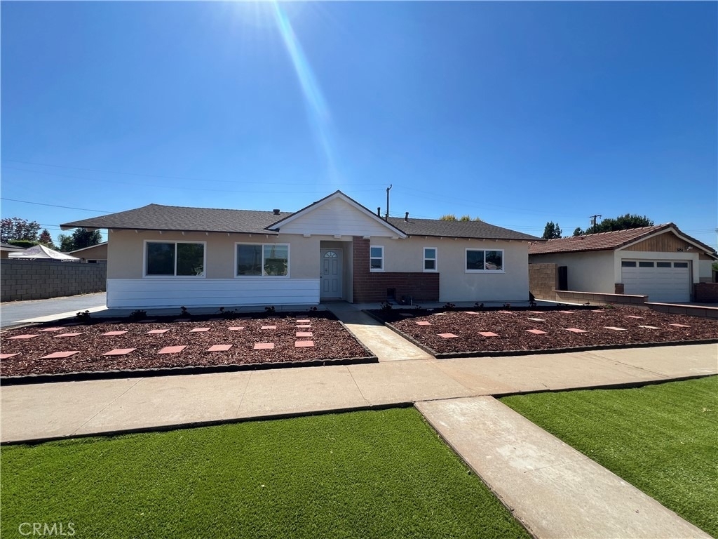 5261 Raintree St - Photo 1