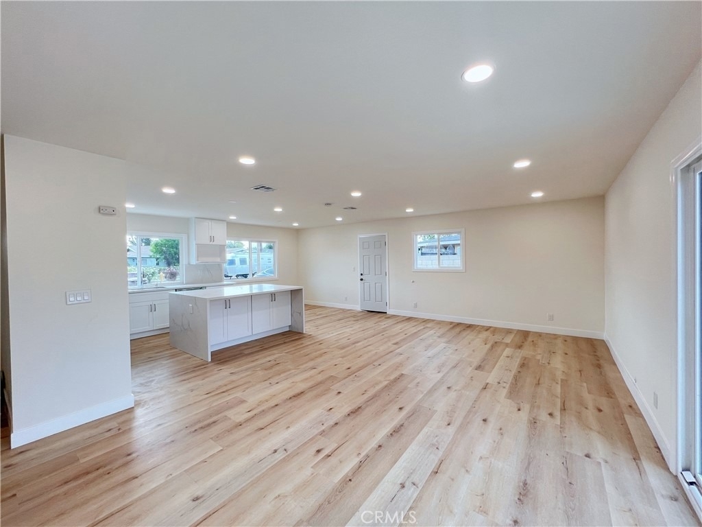 5261 Raintree St - Photo 8