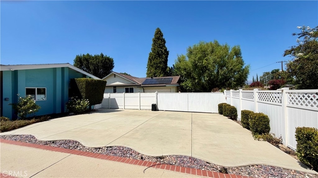 7843 Woodlake Avenue - Photo 32