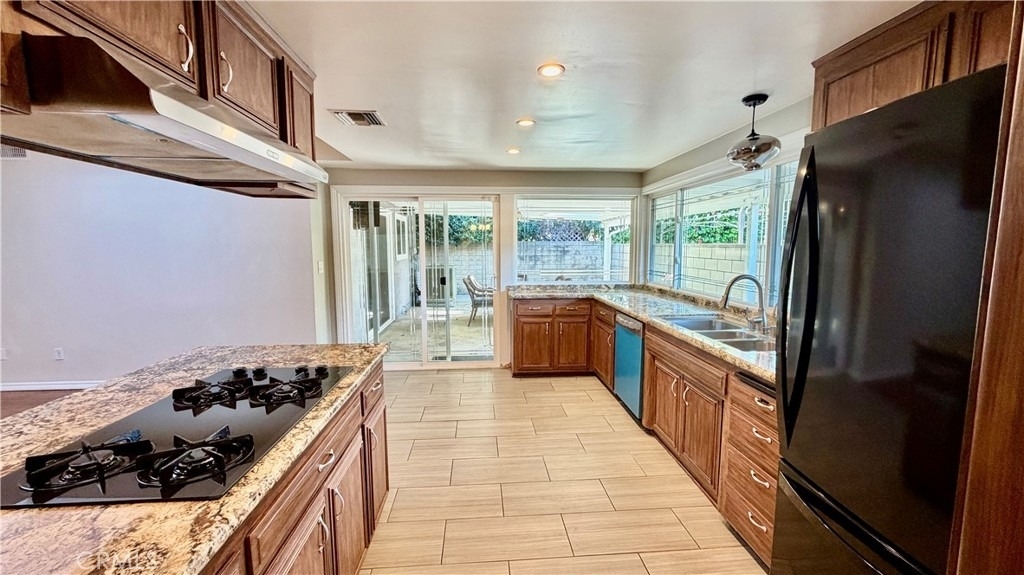 7843 Woodlake Avenue - Photo 8