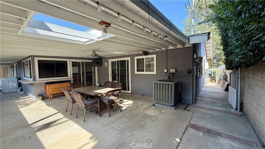 7843 Woodlake Avenue - Photo 24
