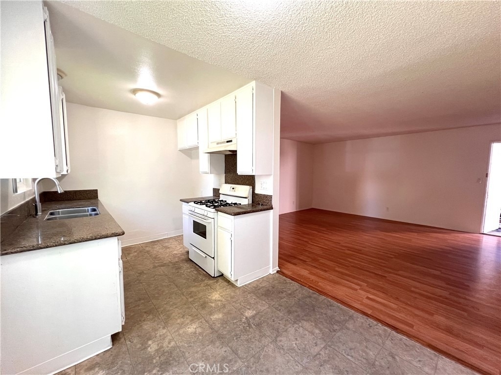 1637 W 227th Street - Photo 4