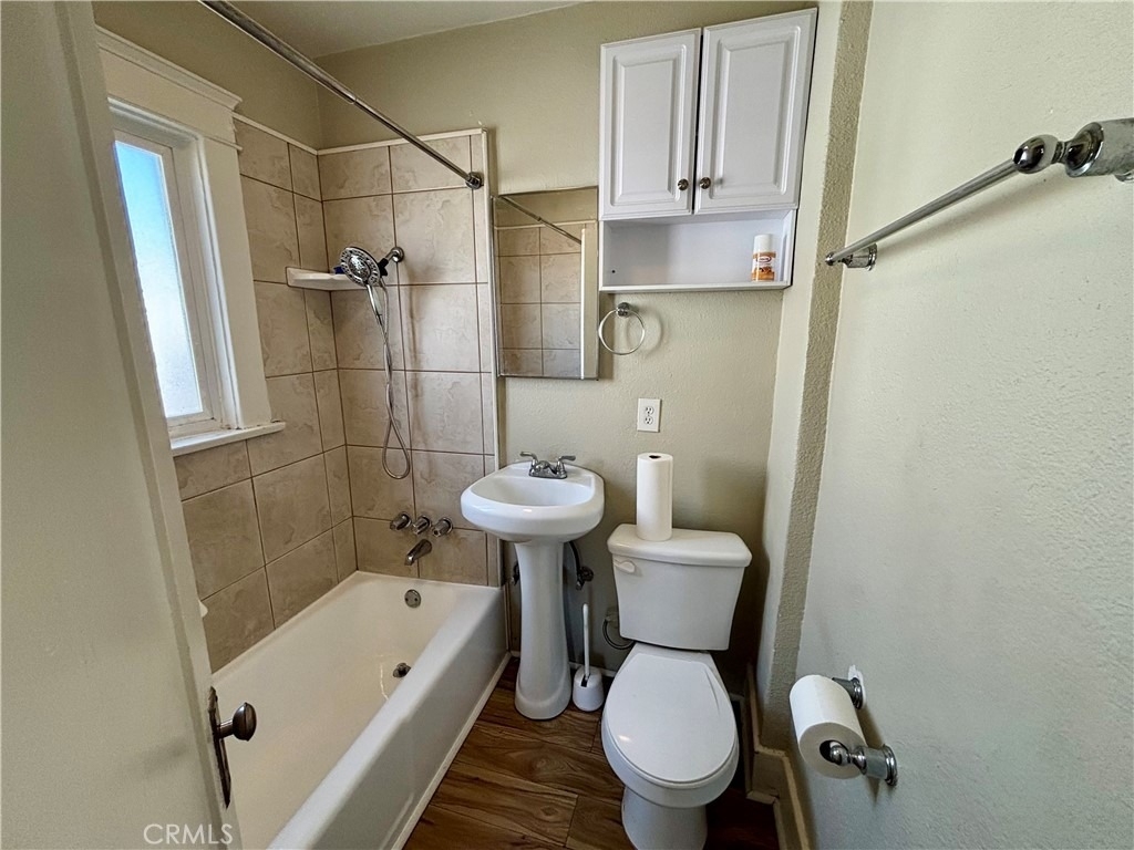 323 W 82nd Street - Photo 9
