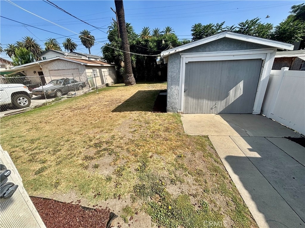 323 W 82nd Street - Photo 19
