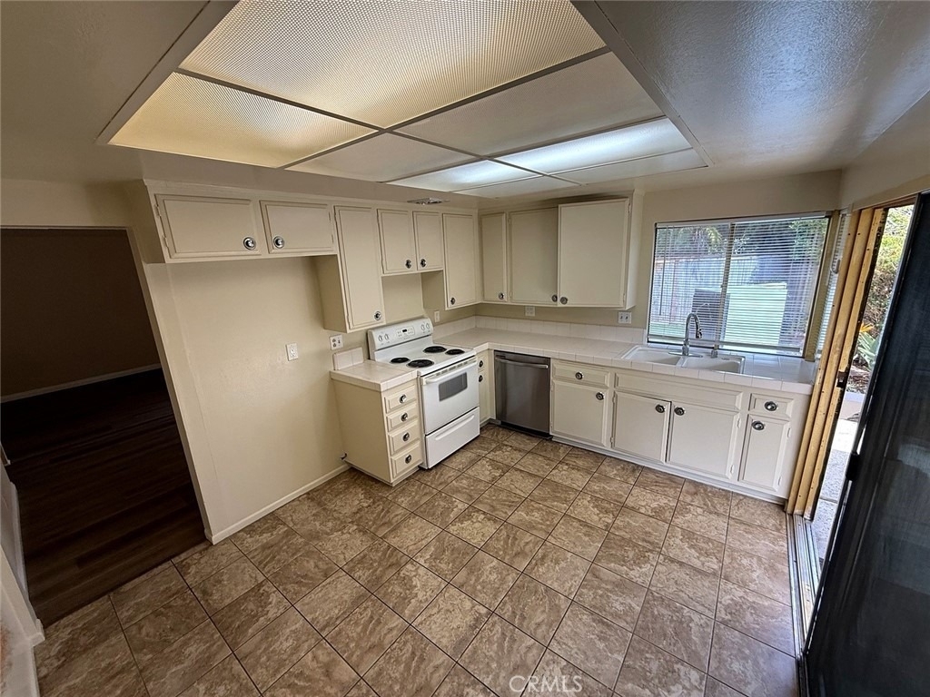8170 Crowley - Photo 2