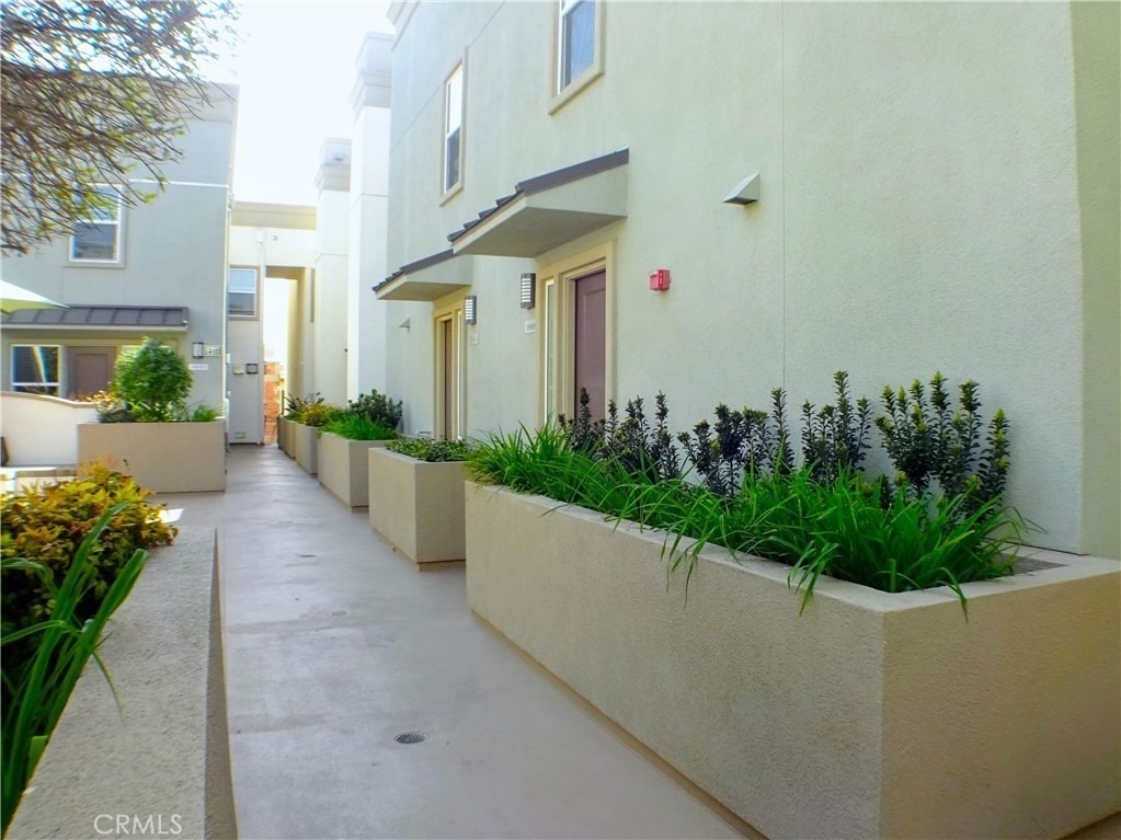 16674 Bellflower Boulevard - Photo 6