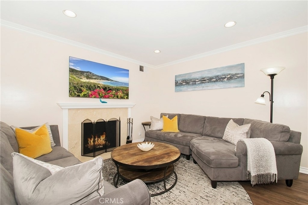 1007 S Cedar Avenue - Photo 2