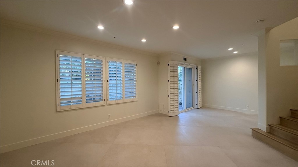 449 Ridgeway - Photo 2