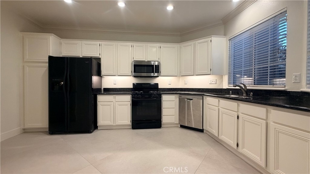 449 Ridgeway - Photo 4