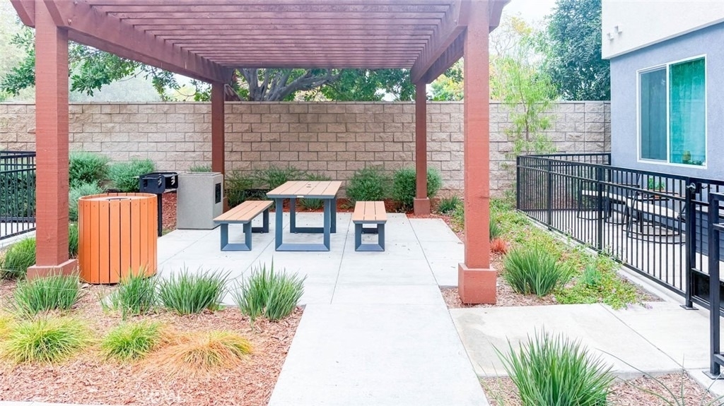 1814 E 1st Street - Photo 8