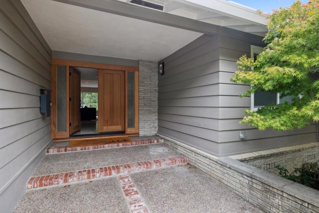 1818 Loyola Drive - Photo 1