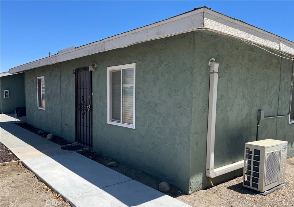 263 N Evans Street - Photo 0