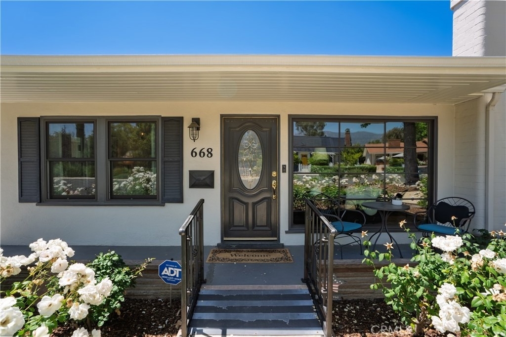 668 W 12th - Photo 0