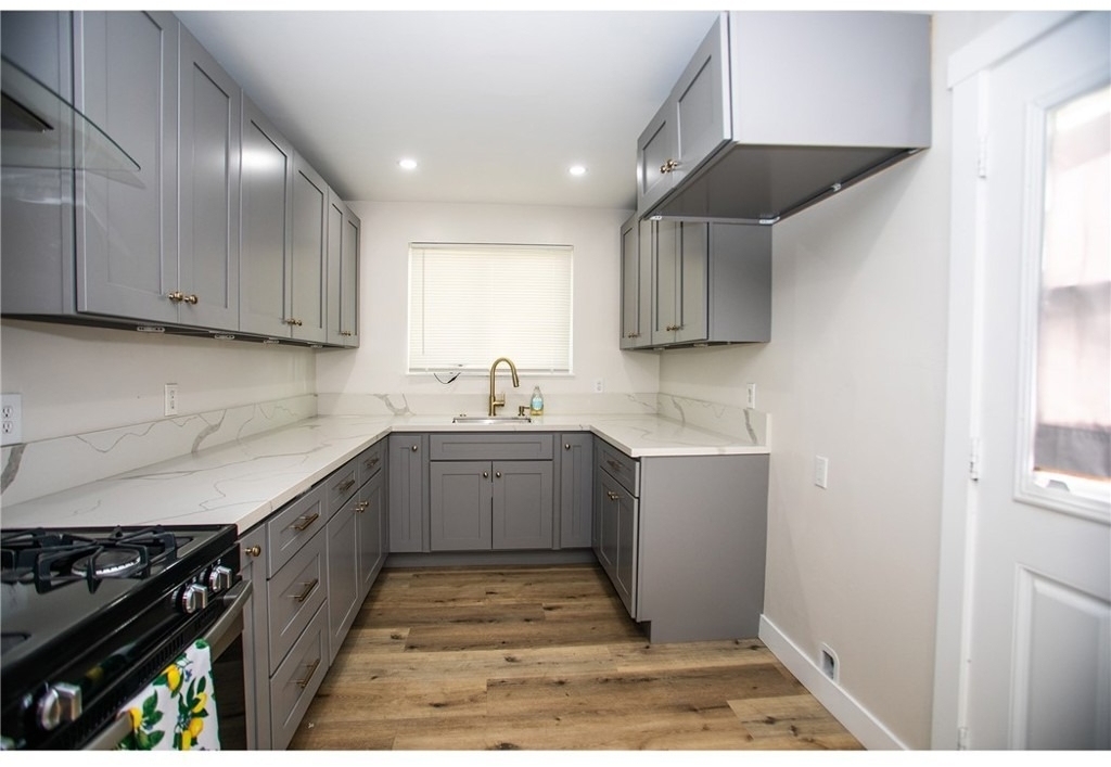 496 W 48th - Photo 4
