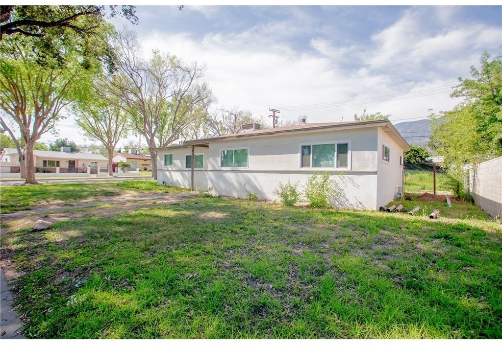 496 W 48th - Photo 2