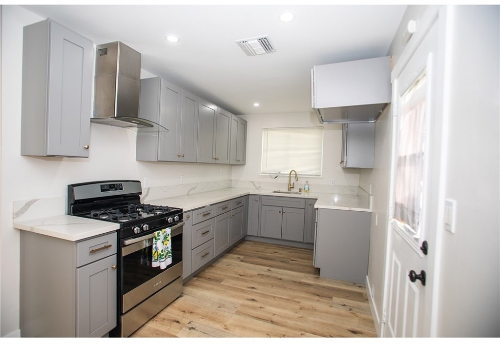 496 W 48th - Photo 6