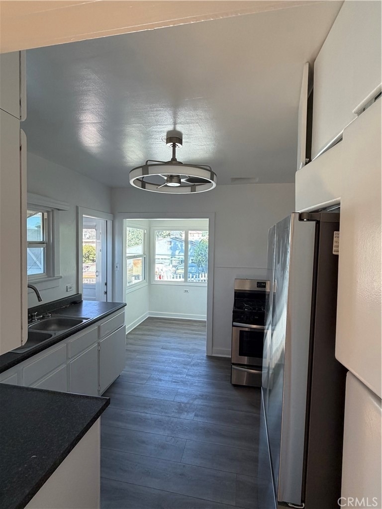 2704 Mayfield Avenue - Photo 3
