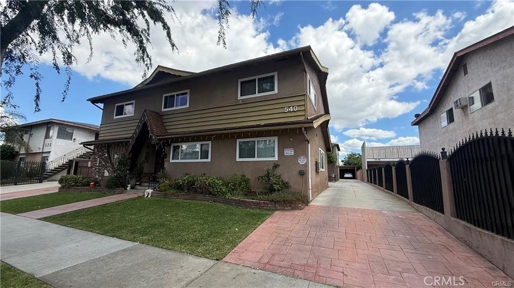 540 S 6th - Photo 1
