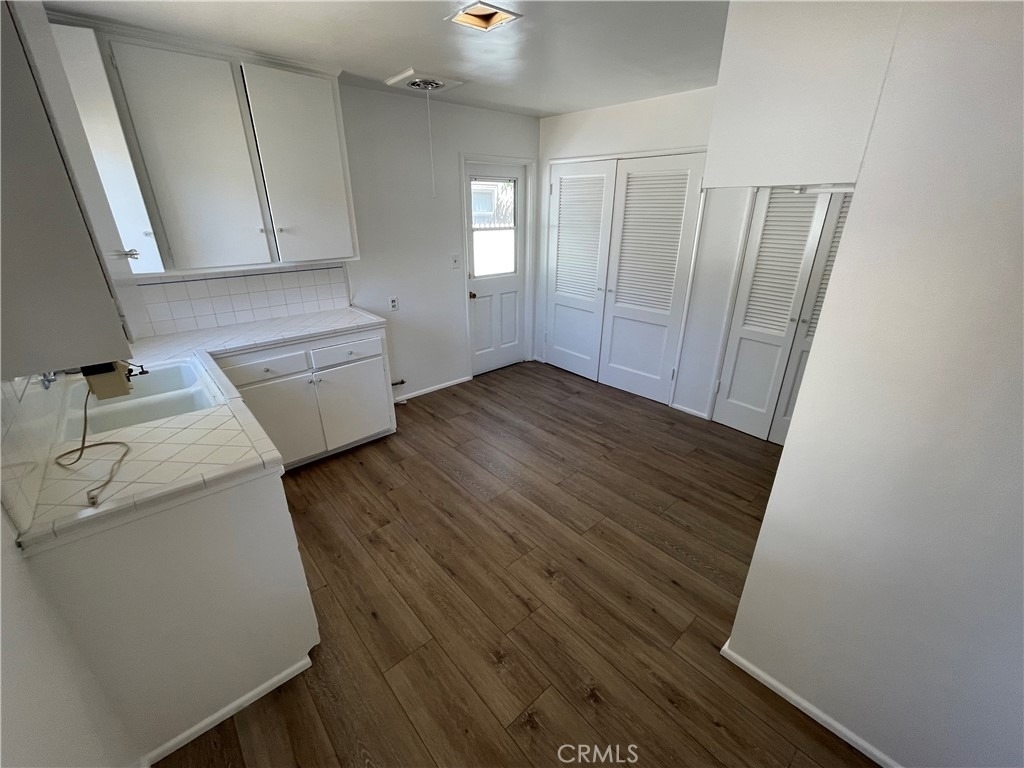 733 W Oceanview Avenue - Photo 4