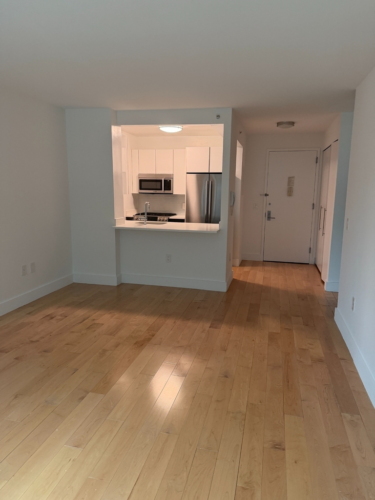 Center Boulevard - Photo 1