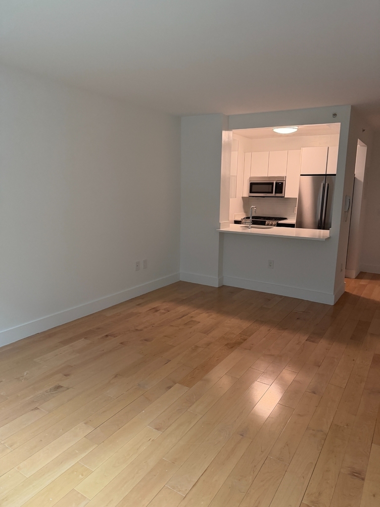 Center Boulevard - Photo 3