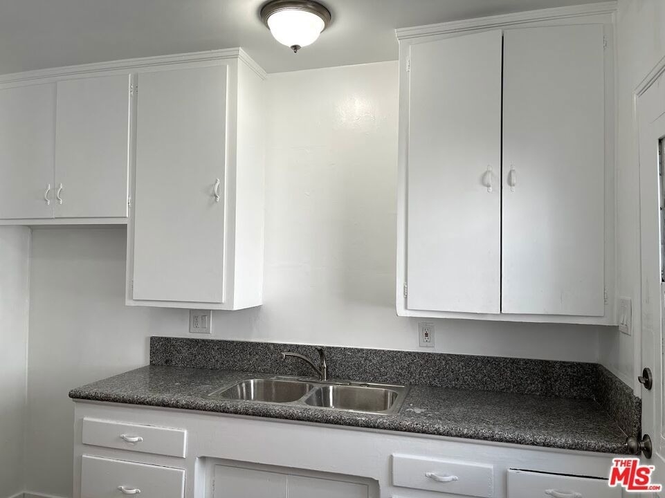5113 W 20th Street - Photo 5