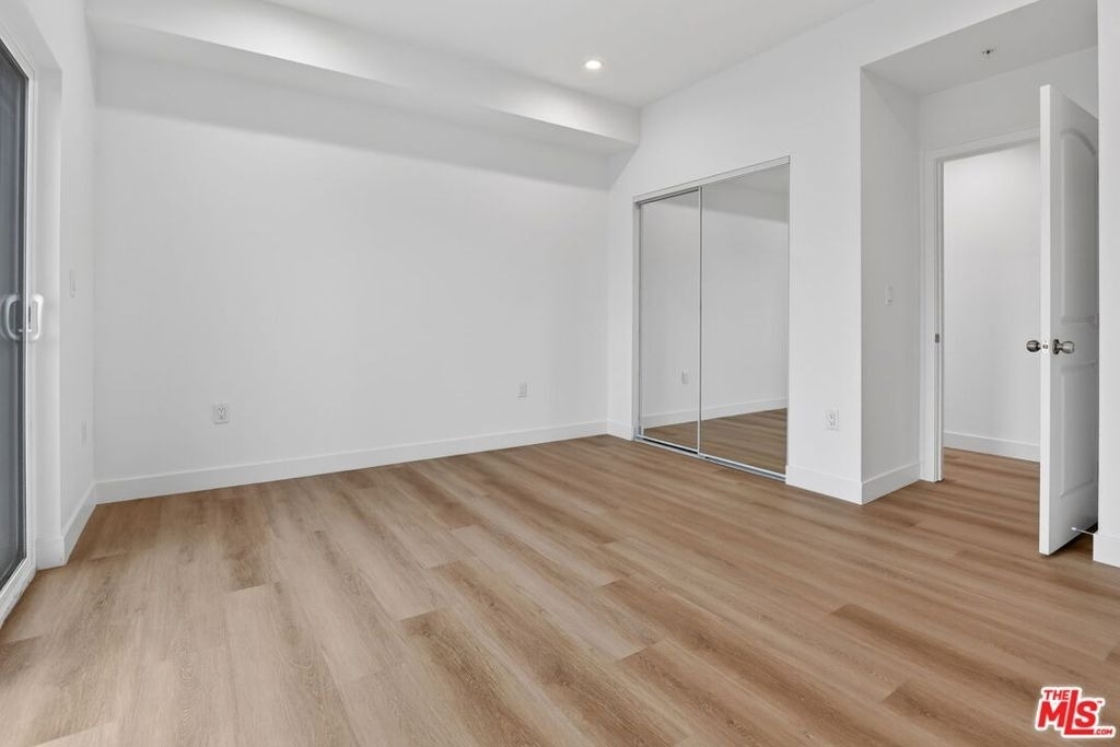 11446 Oxnard Street - Photo 34