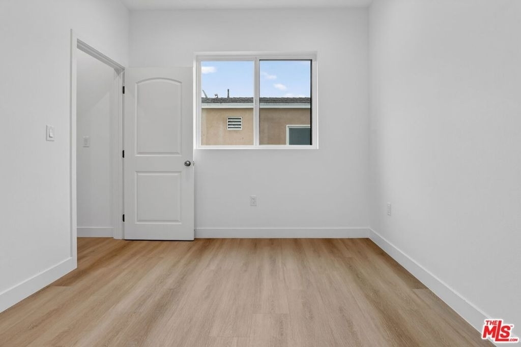 11446 Oxnard Street - Photo 22