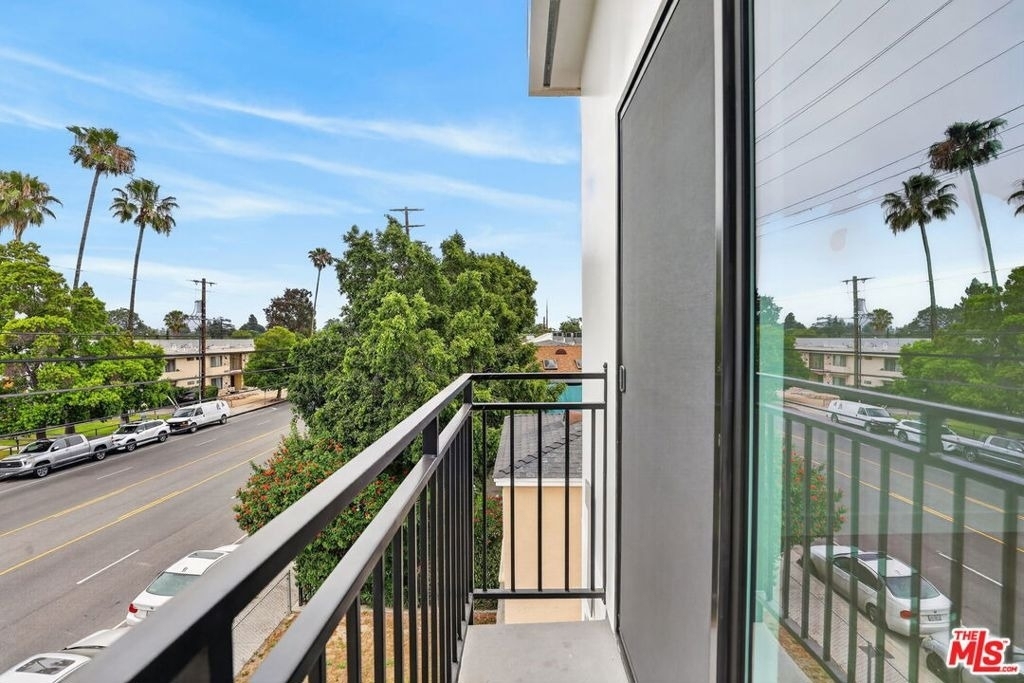 11446 Oxnard Street - Photo 38